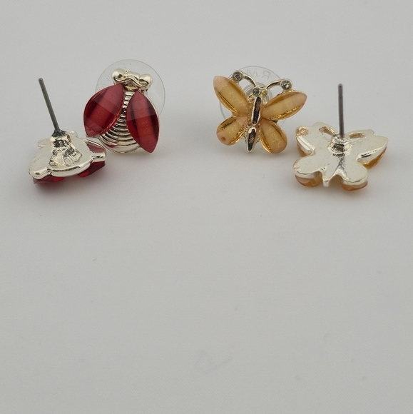 Set of 2 Insect Stud Earrings Ladybug & Butterfly Enamel Inlay Gold Tone 1/2" - Picture 7 of 7